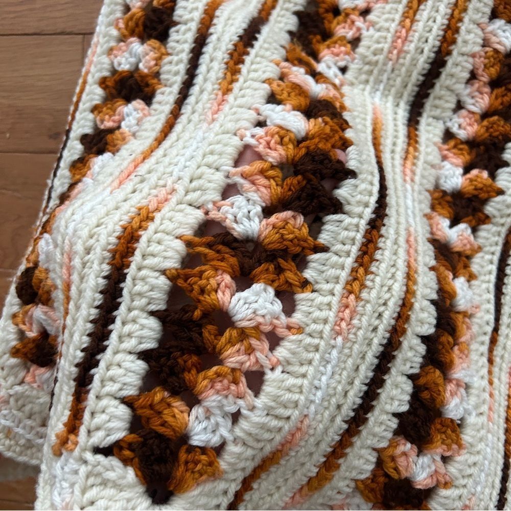 Crochet Sweater Vest Hippie Retro Grannycore Scallop Edge Oversized Handmade - Picture 8 of 10